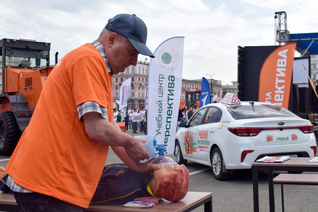 Парад дорожной техники в Челябинске